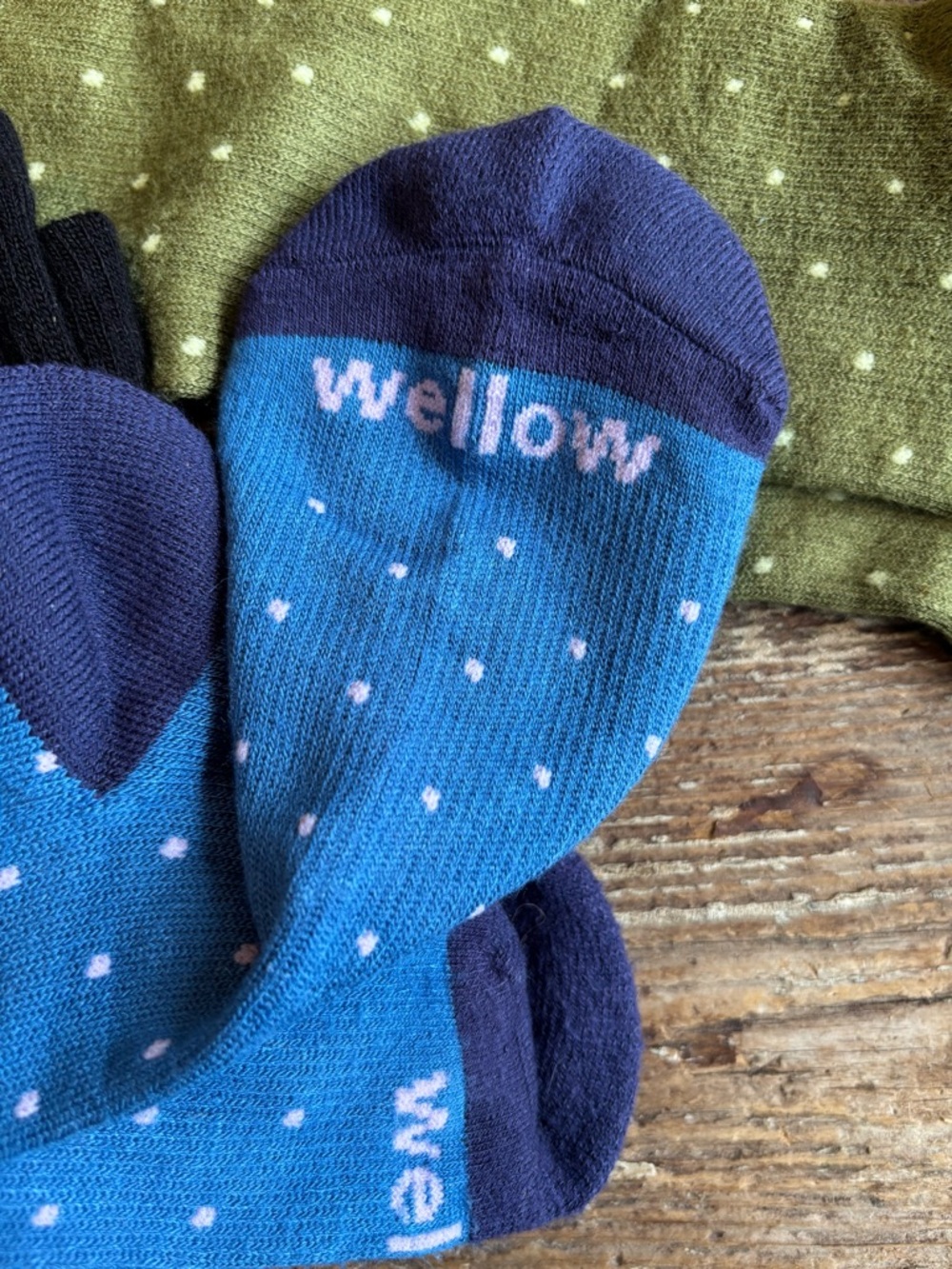 Wellow Men's Compression Polka Dot Dress Socks in Black, Blue & Olive - Picture 3 of 10